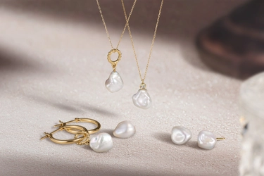 ＜ケイウノ＞冬の新作　肌になじむ“ダイヤモンドネックレス”＆ 自然美をまとう“バロックパールジュエリー”3種類