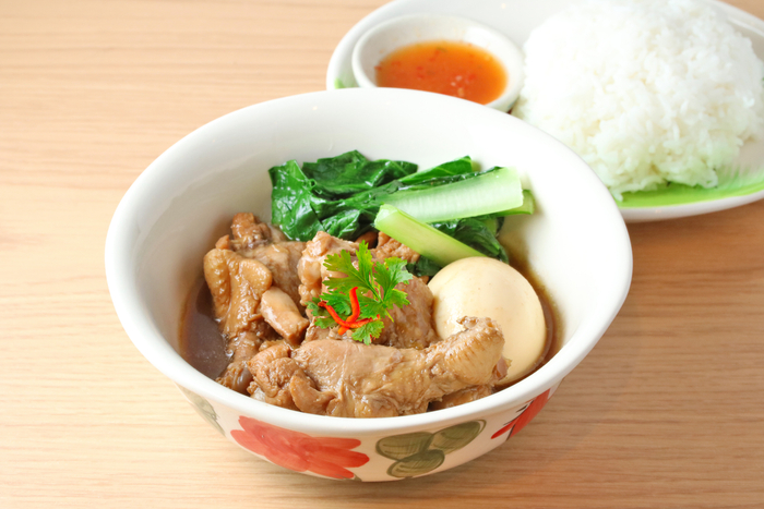 ガイパロー　タイ風手羽元と卵の煮込み