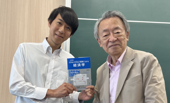 池上彰教授（右）と加藤教授