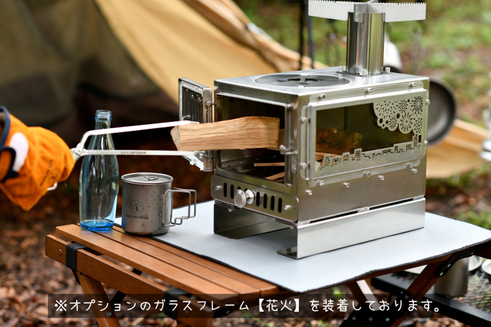 市販の薪がそのまま入る中型サイズ