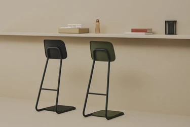立ち仕事が もっとずっとラクになる スタンディングチェア　 Makuakeで先行販売実施中