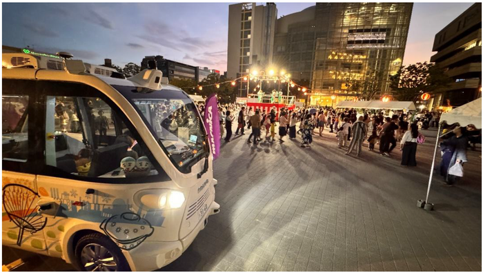 8月1日（土）・2日（日）に実施した大四日市まつり会場における自動運転EVバス展示の様子