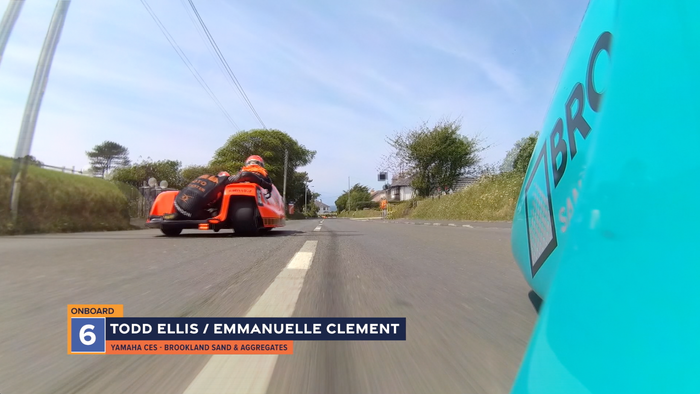 路面スレスレでの目線では、体感速度がとてつもなく速く感じられる