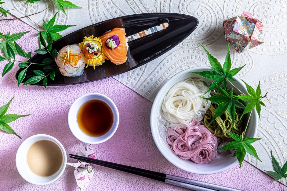 【ランチ軽食】季節の3色手毬寿し~お団子に見立てて~/涼風 3色素麺盛り合わせ
