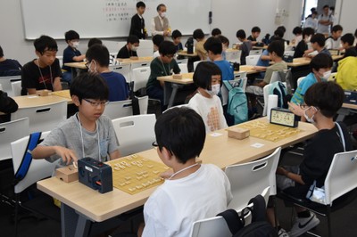 熱戦を繰り広げる子どもたち