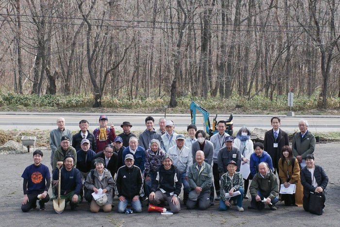 集結した地域住民や旅館組合のプロジェクトメンバー