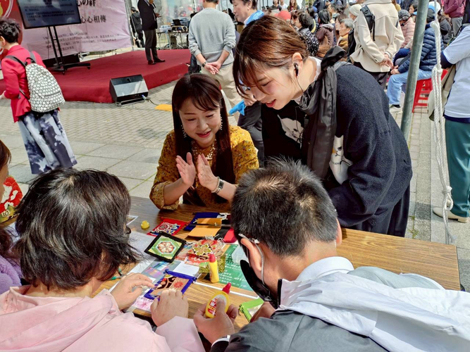 丁寧に教えていました