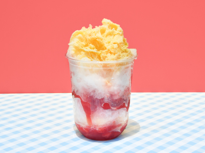 【初登場】果肉入りふわふわかき氷 カスタード&times;ストロベリー 800円