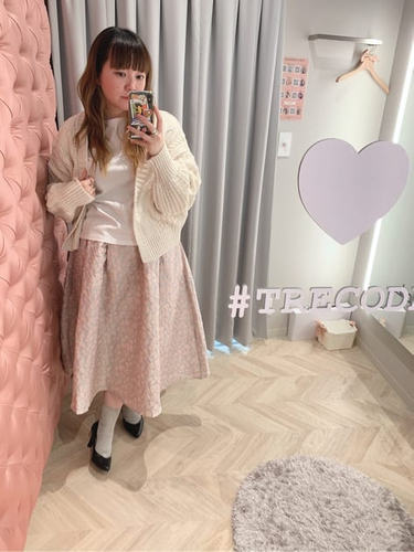 ピンクと白の甘甘コーディネート