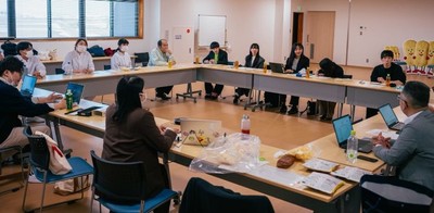 令和8年（2026年）岩塚製菓株式会社での打ち合わせの様子