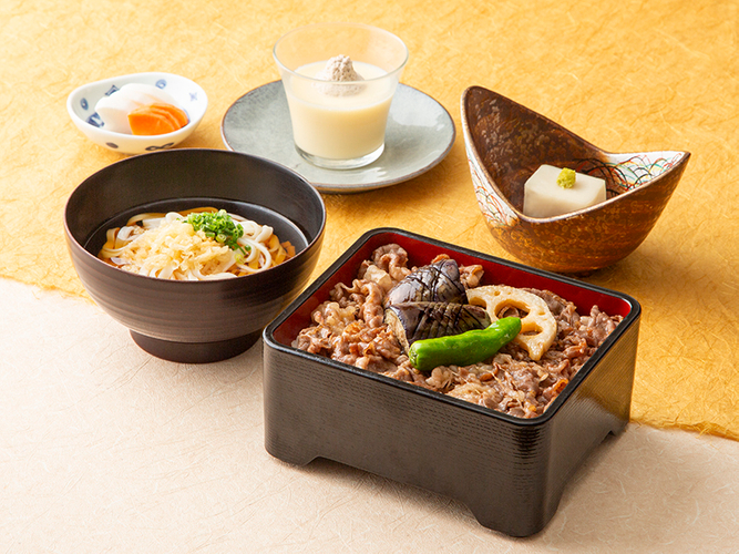 【ランチ】黒毛和牛のすき焼き重とミニうどん御膳