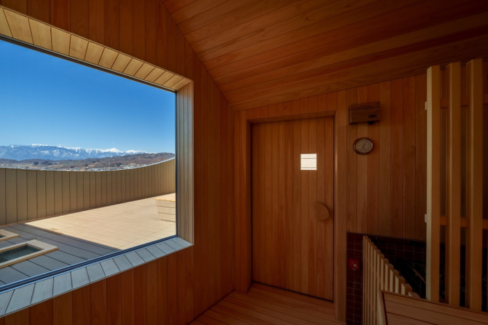 サウナ建屋の中からの北アルプス2