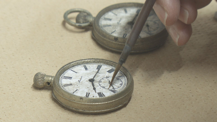 製作が進む「8時15分で止まった懐中時計」のレプリカ