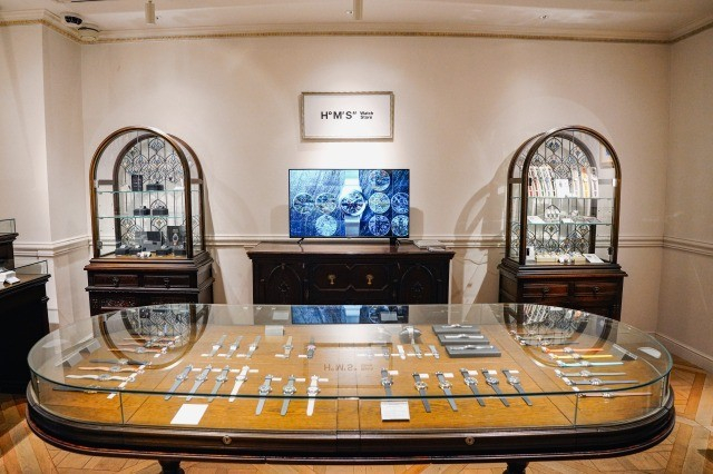 H&deg;M'S" WatchStore 大阪