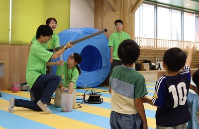 ブロワーでスポンジボールを次々に発射