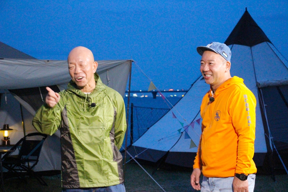結成30周年を迎えたバイきんぐ（左から小峠英二、西村瑞樹）
