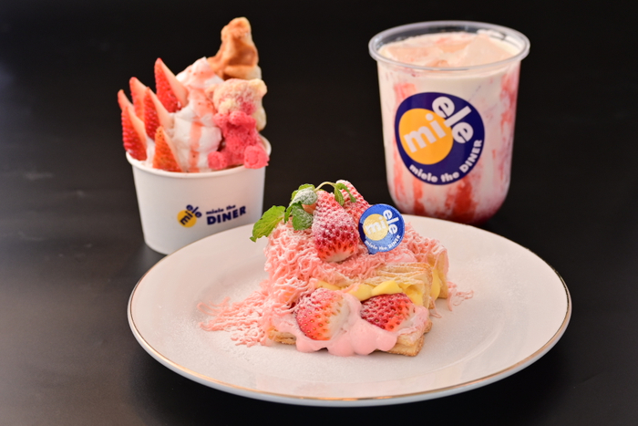 ▲（左）淡路島いちごのDINER&rsquo;S SANDAE （中央）淡路島いちごミルフィーユのモンブラン仕立て （右）淡路島いちごミルク
