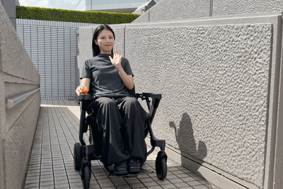歩行者と同じ速度域で歩道を走行できる