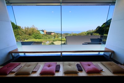 相模湾を望む足湯カフェ