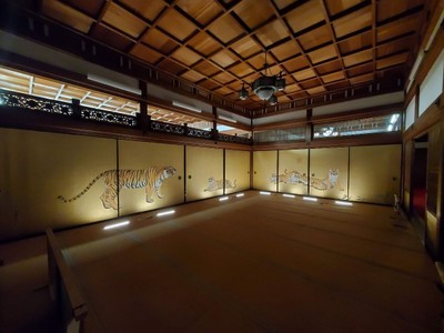 虎の間