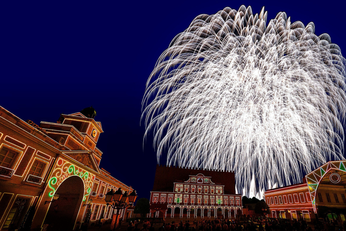花火と音楽の競演「ムーンライトフィナーレ」