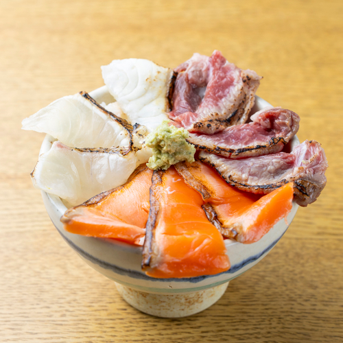 炙り3種丼 1,738円(税込)