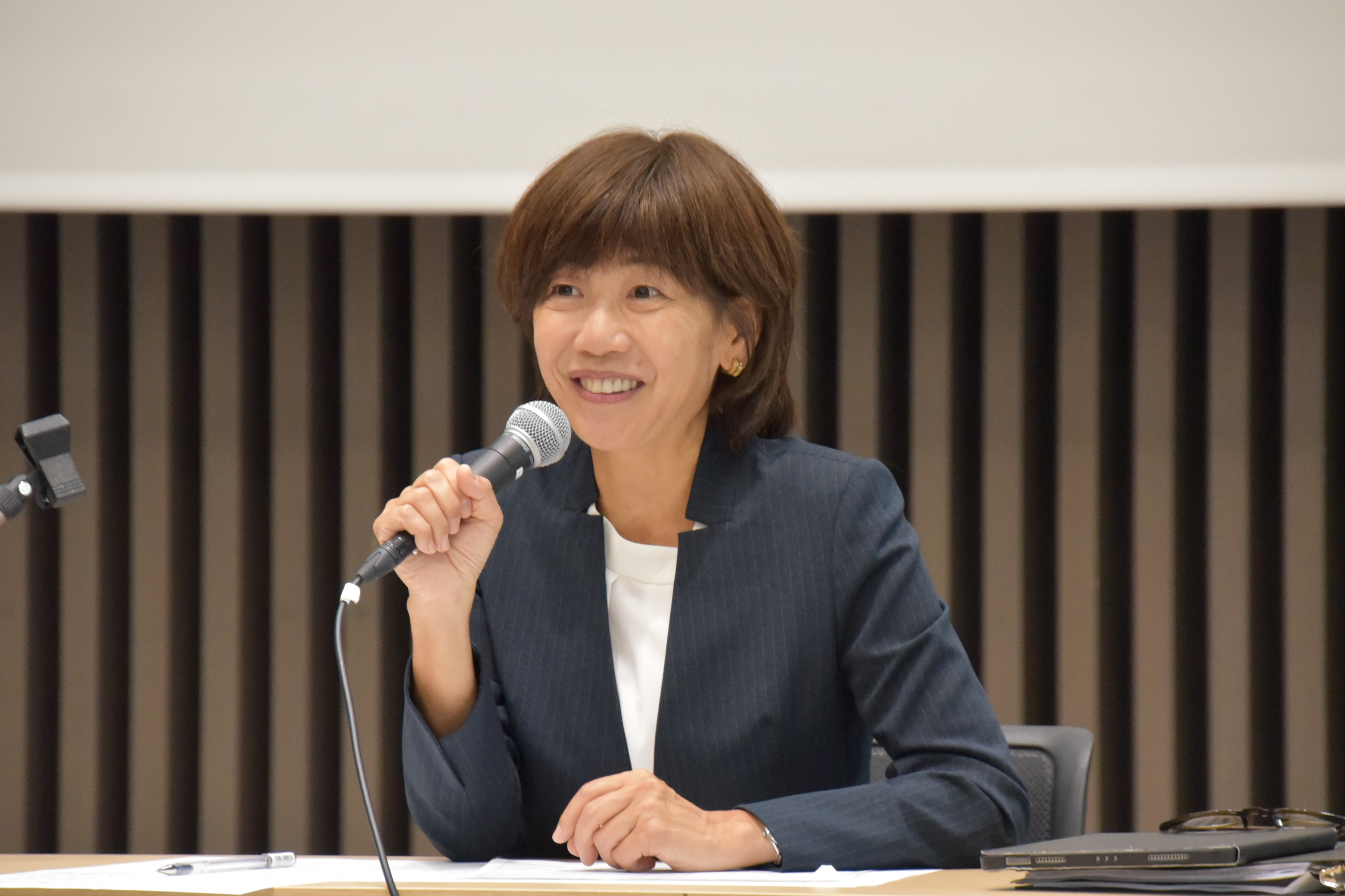 質問に答える高橋さん