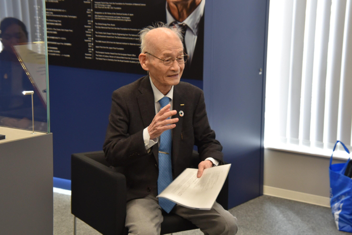 学生たちを激励