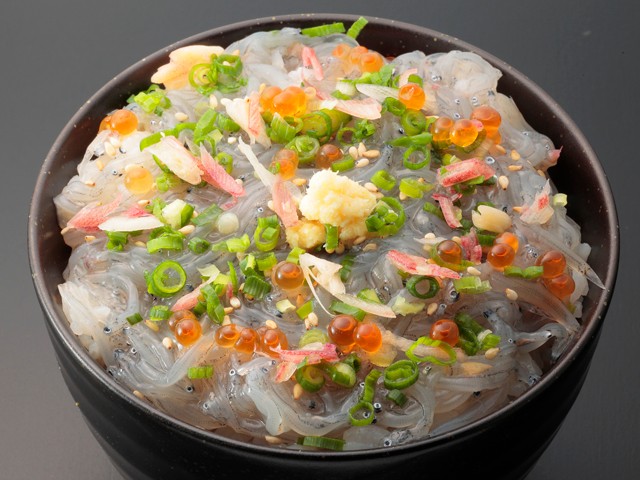 生しらす漁師丼