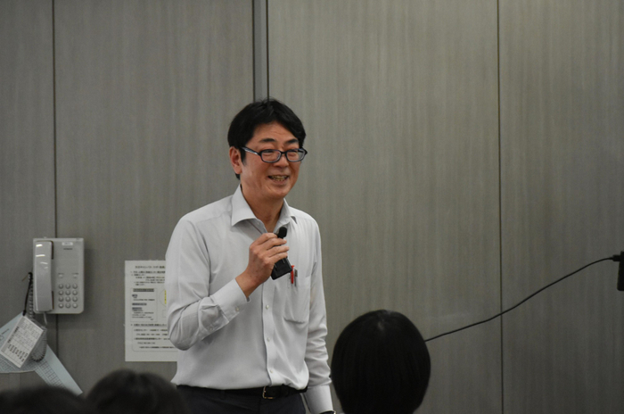 科目を担当する壷内慎二教授