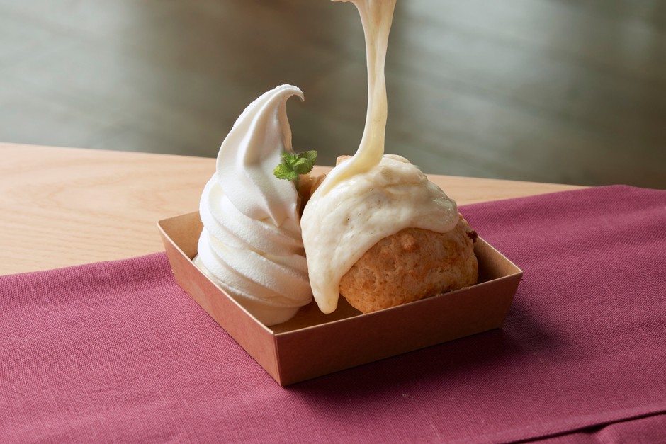 【かふぇあま屋 NISEKO】ニセコ生スコーン とろけるcheese&ソフトクリーム
