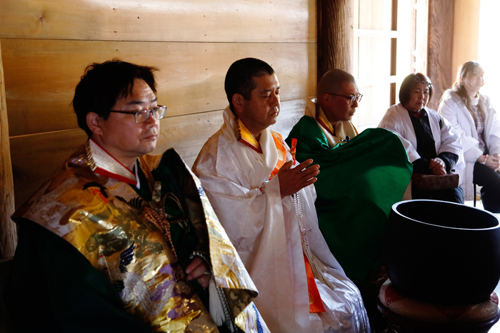 超宗派による読経会開始前。