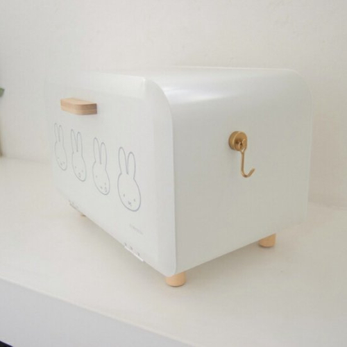 スチール製なので、マグネットのフックもかけることができて便利。 *フックは参考にて付属しておりません。