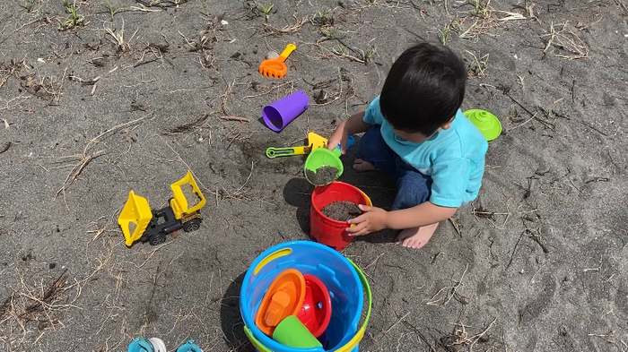 砂場セットなどのおもちゃも