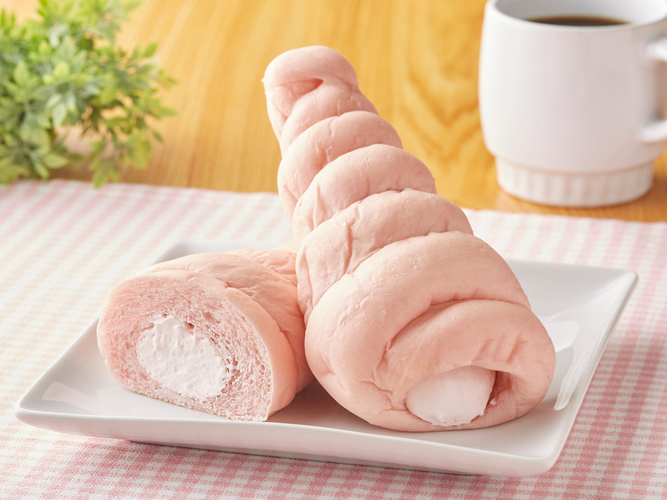 ソフトクリームみたいなパン (練乳いちごのクリーム)あまおう苺 イメージ画像