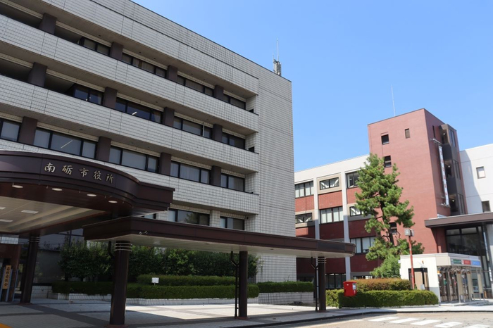 南砺市役所の全景