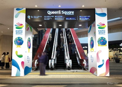B3F ステーションコア口　シャトルエスカレーターゲート・手すり　12／26～3／28　一般社団法人横浜みなとみらい21によるGREEN×EXPO 2027 機運醸成プロジェクト協賛事業