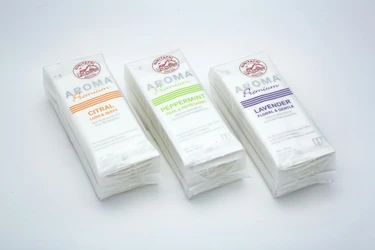 イラストレーター・五味健悟とのコラボおしぼり 『AROMA Premium』旧国立駅舎 まち案内所で販売開始！