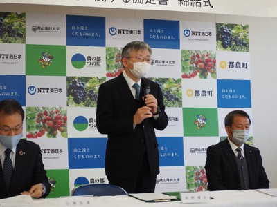 「全国の手本となる多分野連携に」と話す平野学長