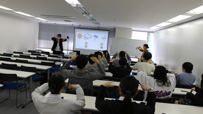 講師をお招きして練習していきます（おおぞら 仙台 みらいの架け橋レッスン&reg;）