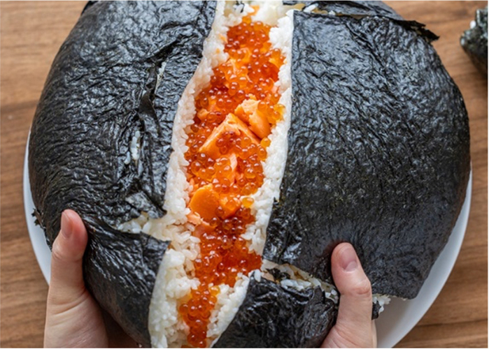 総重量約2kgの迫力満点&ldquo;夢のおにぎり&rdquo;