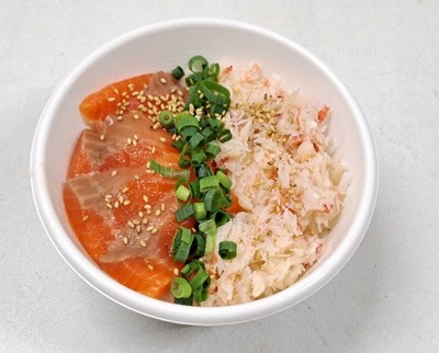 お祝い2色丼~サーモンとズワイガニ~