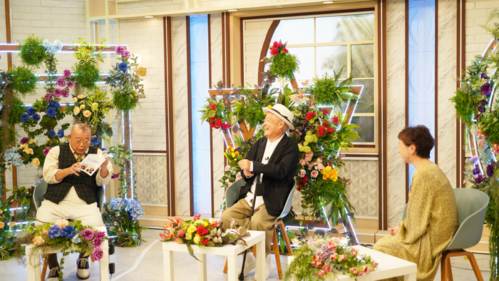 鶴瓶さんが見ているものは&hellip;南さんの顔真似本「本人遺産」！