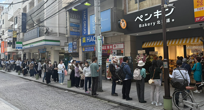 ペンギンベーカリー横浜元町店　オープン日の様子