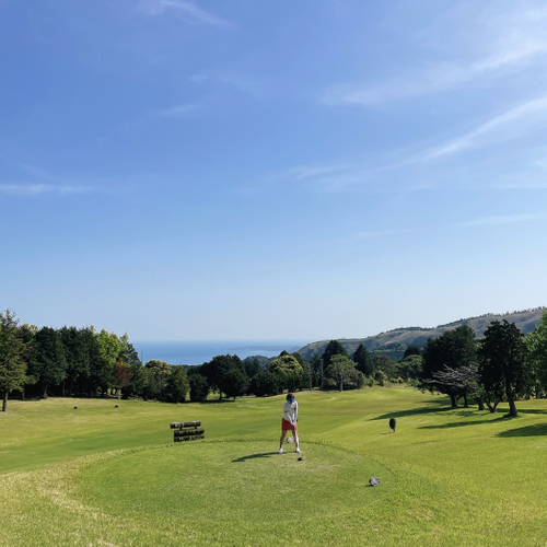 太平洋を一望する絶景のコースで、ナイスショットを狙って！