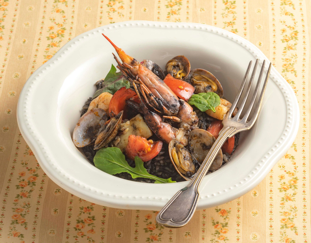 石播きとまとのイカスミペスカトーレリゾット　&yen;1,430