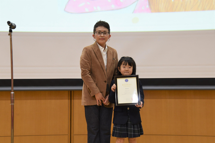 優秀賞の清水絵都さん