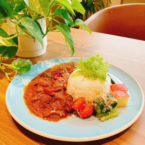 食べ進めるほど辛みが増してくるレッドカレー