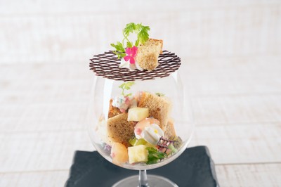 様々な食感が楽しめる夏らしいスイーツ(880円)