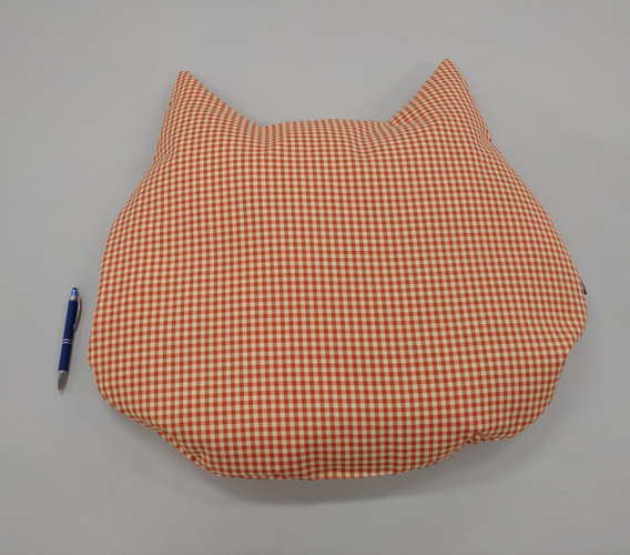 大柄の猫もゆったりくつろげる